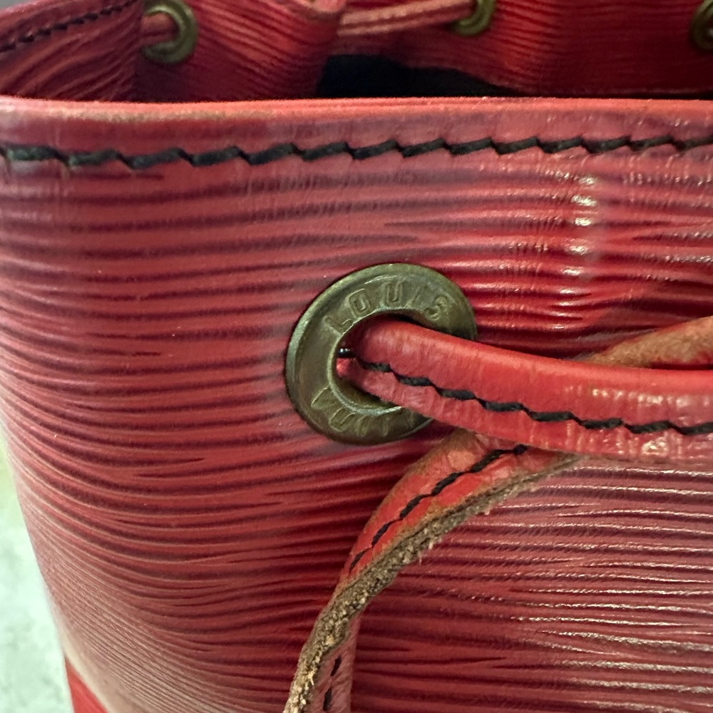 🌸🌸🌸Authentic Louis Vuitton Leather LV Petit Noe Red Epi - Picture 8 of 12